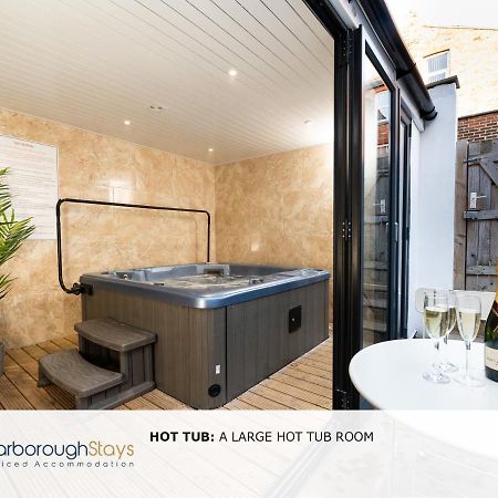 Scarborough Stays - Luxury Townhouse Ideal For Large Groups - Hot Tub ภายนอก รูปภาพ